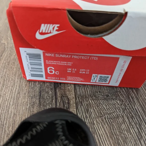 *SOLD* Nike Toddler 6 Boy Girl Black Water Shoes Sandals Sunray - Picture 3 of 5